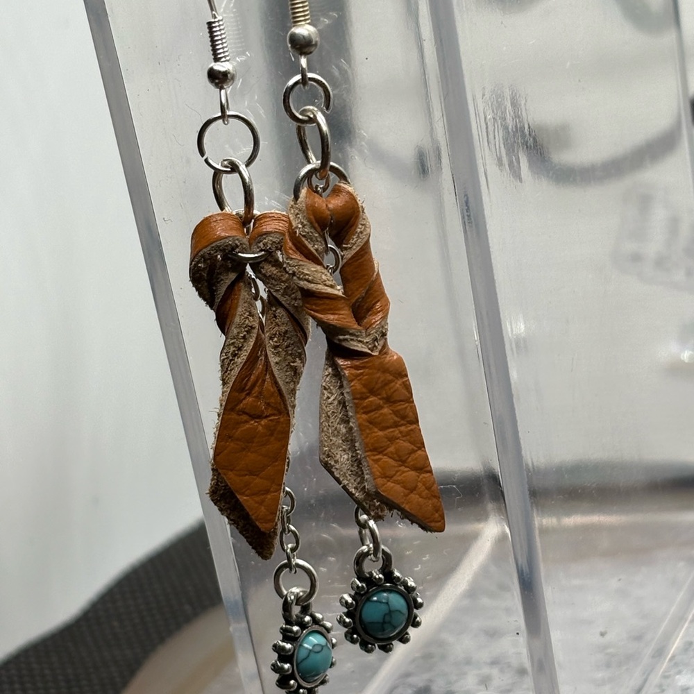Brown leather earrings w/dangling turquoise
